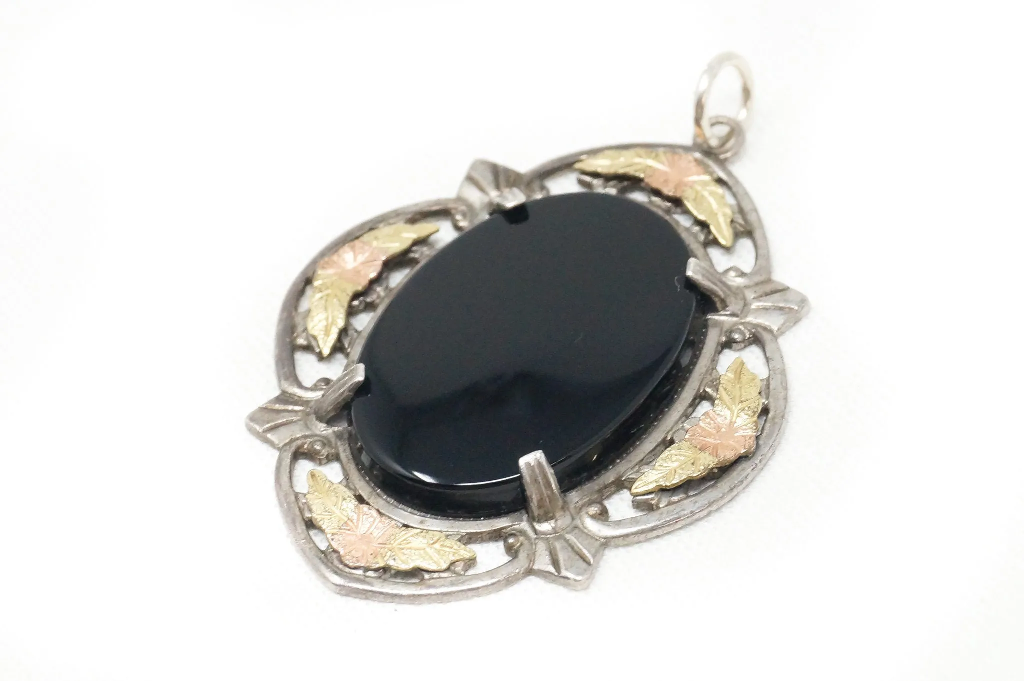 Antique Designer Uncas MFG Co Black Onyx Floral Sterling Silver Necklace Pendant