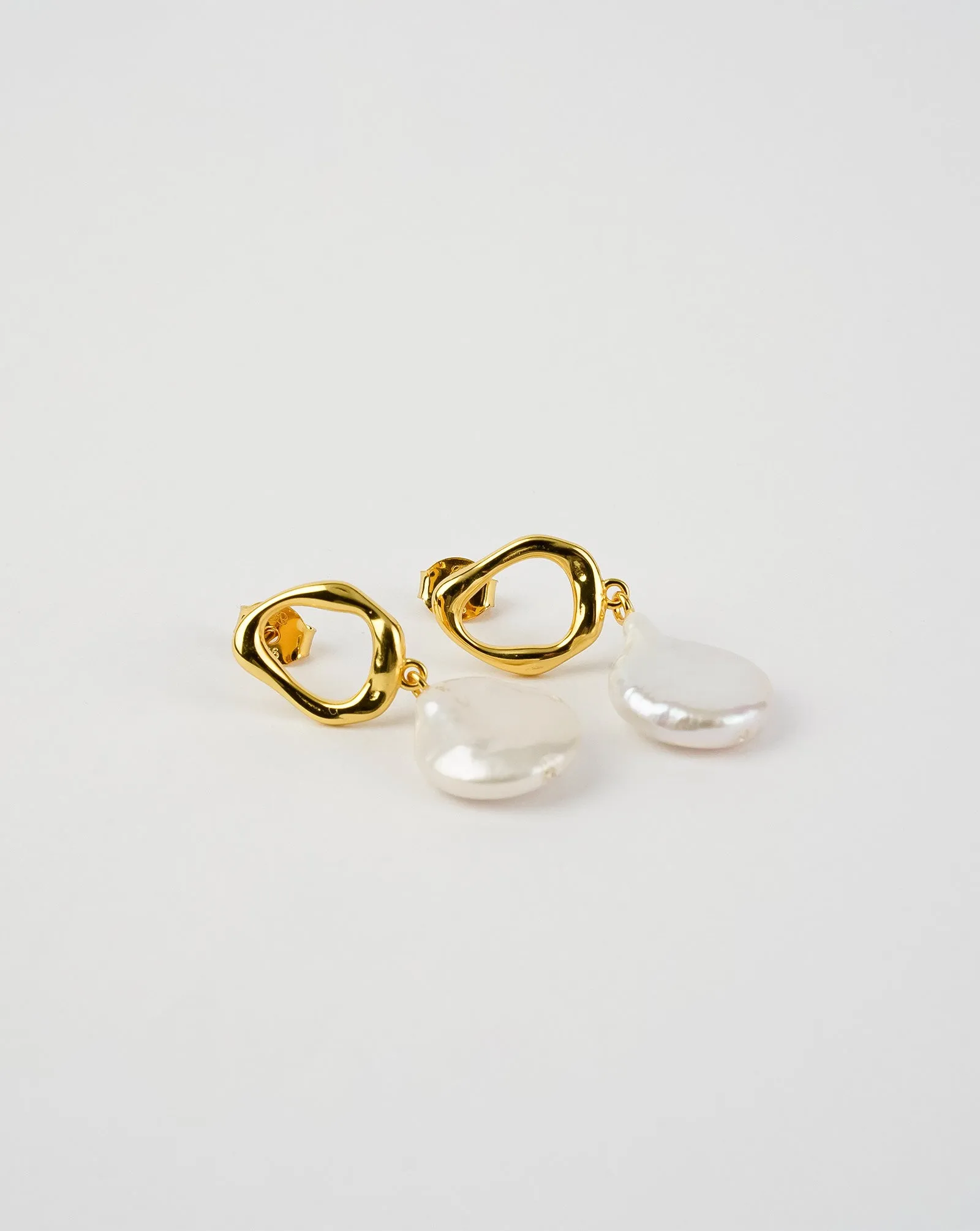 Freshwater Wave Circle Earrings