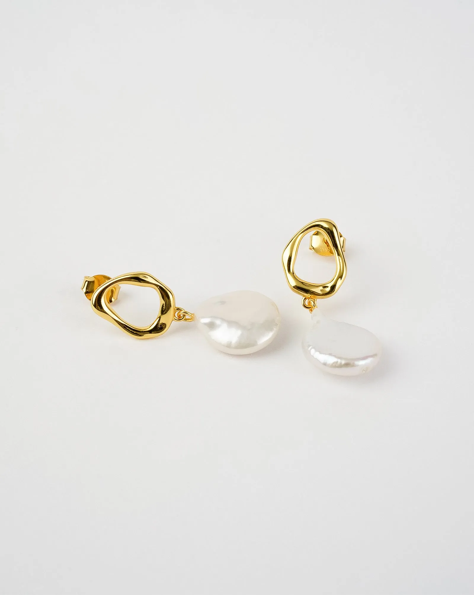 Freshwater Wave Circle Earrings