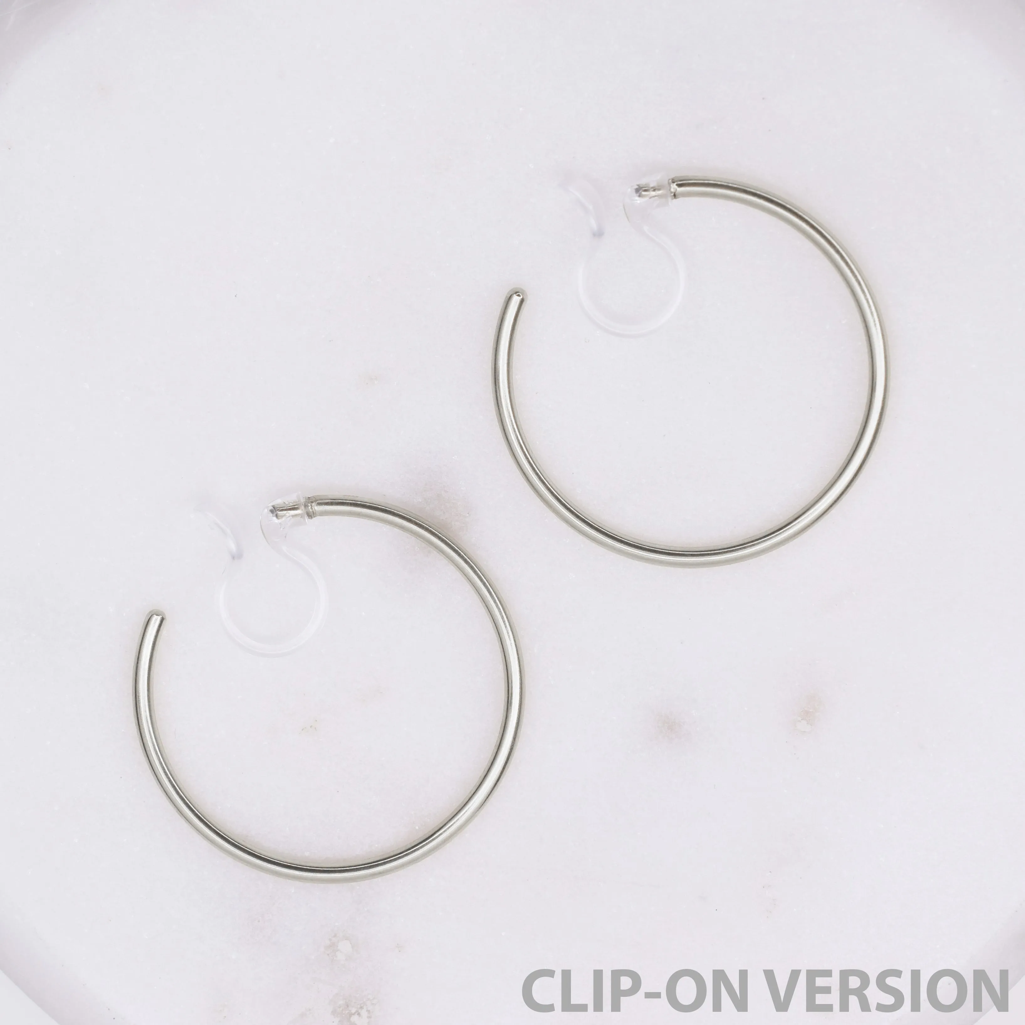 MEDIUM HOOP CLIP-ON EARRINGS IN SILVER